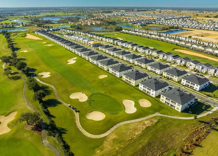 Lovely Condos 18 Minutes Away From Disney!
