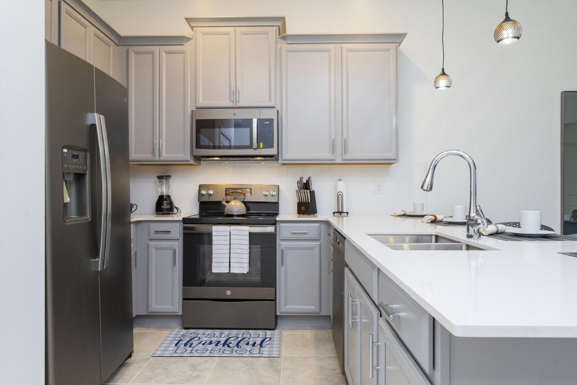 Lovely 18 Minutes Away From Disney! Apartment