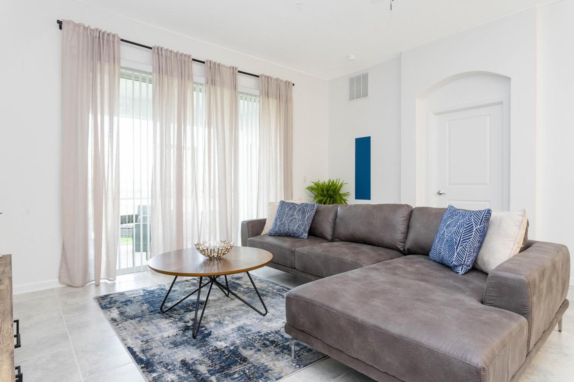 Apartment Lovely 18 Minutes Away From Disney!